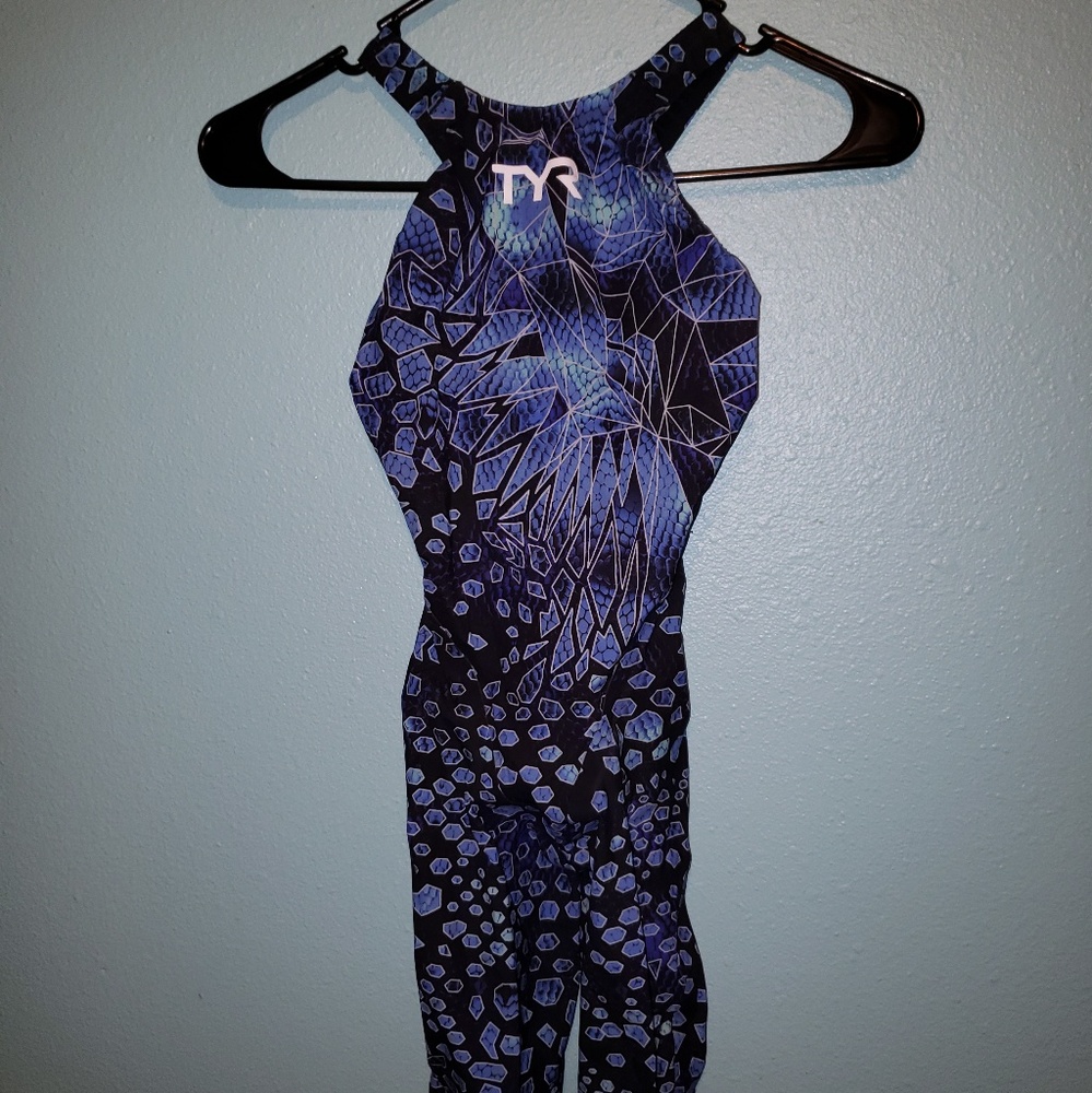 Tyr avictor venom kneeskin techsuit